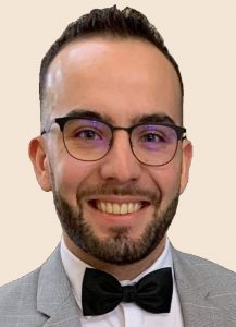 photo de profil jeune homme avec des lunettes