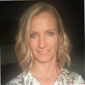 jeune femme souriant