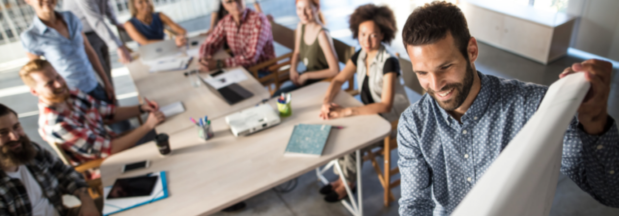 travail de groupe avec plusieurs personnes