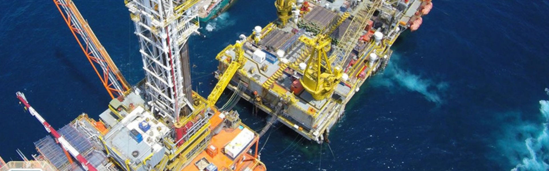 plateforme pétrolière en mer